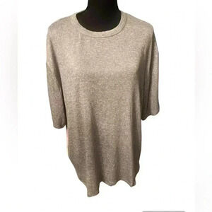 DKNY Rayon blend short sleeve colors on the sides are blue pink yellow & white